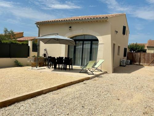 Maison rénovée 3 chambres gîte à louer Mollégès