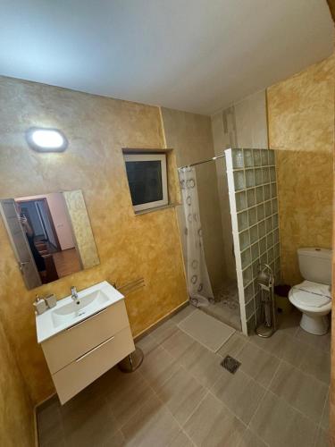 Double Room with Private Bathroom image 1