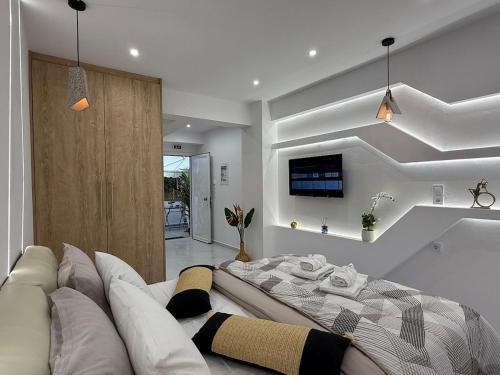 Stylish Athens Base near Acropolis & Metro, Athens