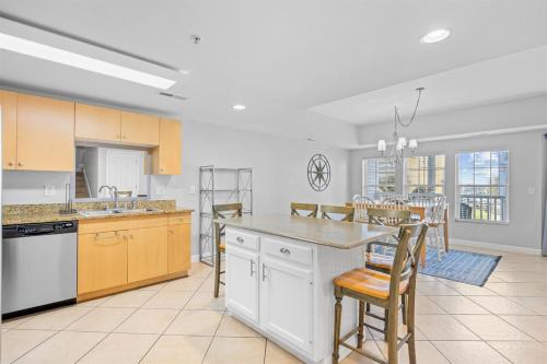 Pier Watch Unit 106-10 beds-6 bedrooms-Sleep14-Golf Cart Allowed