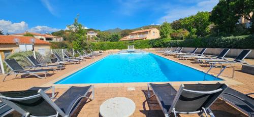 bazen, T2 Résidence Dolce & Vita C4 vue mer et piscine (T2 Residence Dolce & Vita C4 vue mer et piscine) in Bartaccia