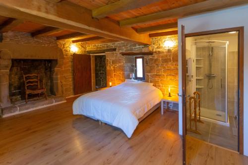 Splendide MANOIR - Proche plages - 4 chambres - 3sdb - 8 pers - WIFI in Plouegat Moysan