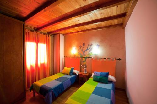 2 twin beds