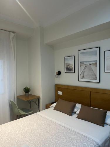 Standard Double Room with Shared Bathroom