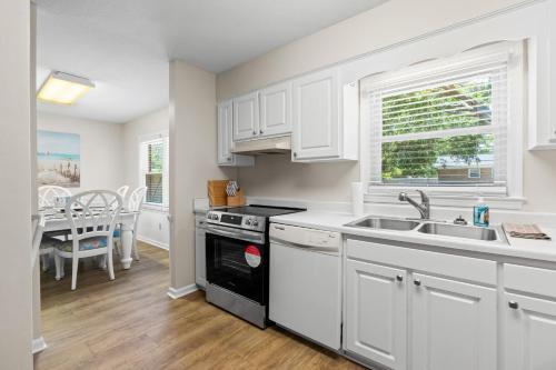 Beach & Downtown Family Fun Wilmington Stay Villa in 默特爾格羅夫