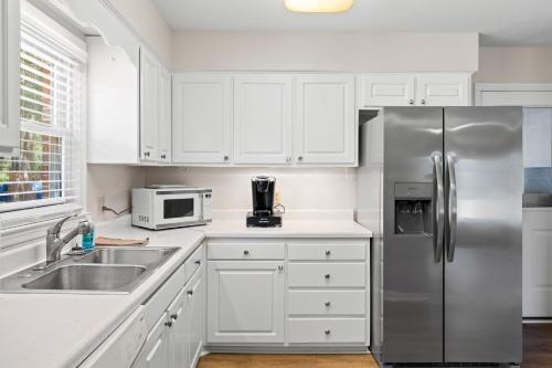 Beach & Downtown Family Fun Wilmington Stay Villa in 默特爾格羅夫