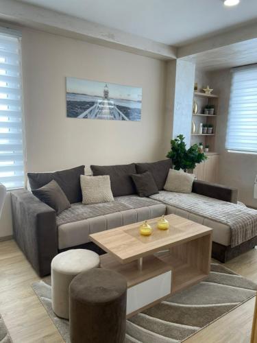1 king bed, 1 sofa bed