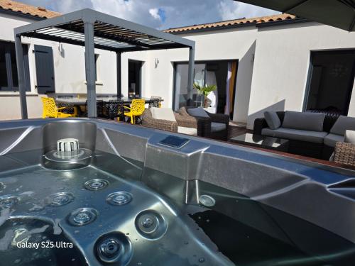 Iekārtas, Maison familiale en bord de mer avec JACUZZI in Vaux Sur Mer mazpilsēta