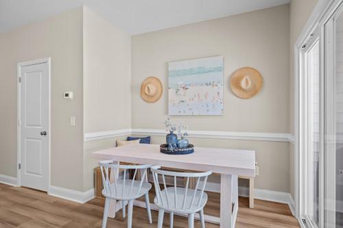 Modern Retreat Minutes to Emerald Isle Beach Villa in Cedar Point (NC)