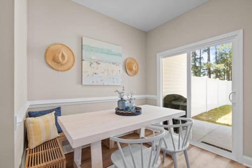 Modern Retreat Minutes to Emerald Isle Beach Villa in Cedar Point (NC)