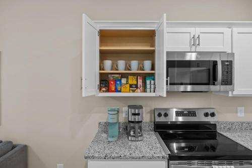 Modern Retreat Minutes to Emerald Isle Beach Villa in Cedar Point (NC)