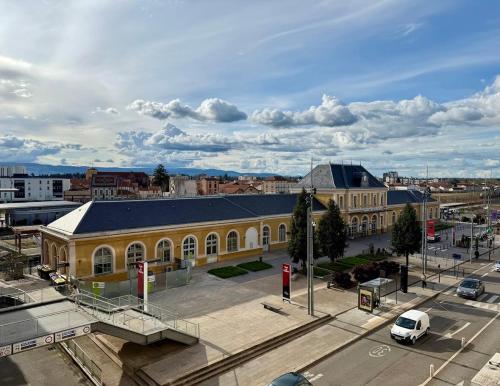 Face à la gare - Chambre 3 (Face a la gare - Chambre 3) in โรอัน