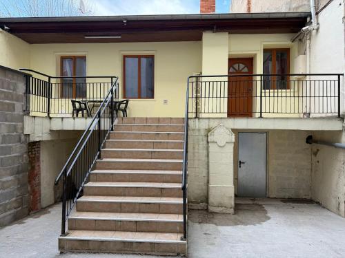 Face à la gare - Chambre 3 (Face a la gare - Chambre 3) in โรอัน