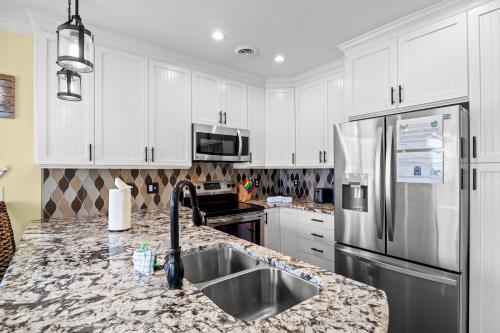 Upscale, Stylish, Raised 3 BR Beach House Sleeps 7!, Myrtle Beach (photo 7)