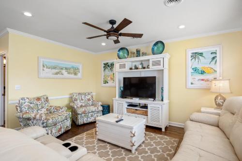 Upscale, Stylish, Raised 3 BR Beach House Sleeps 7!, Myrtle Beach (photo 9)