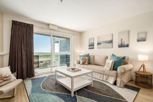 Waters Edge 103, Lincoln City