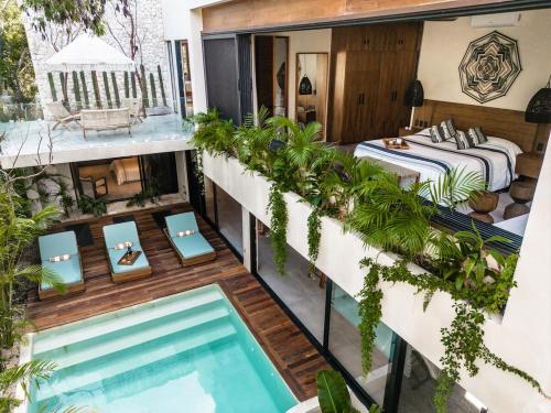 Villa with 2 Pools with Security Guard for 10 Guests