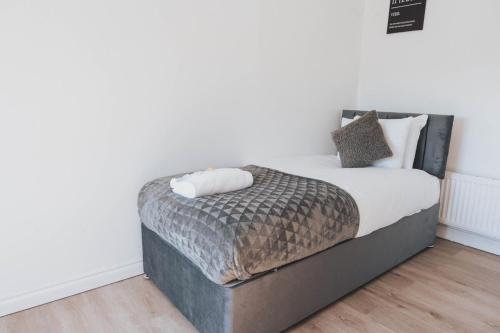 Stylish 3BR Stay by Hampden No 161 with Free Parking, Глазго (фото 9)