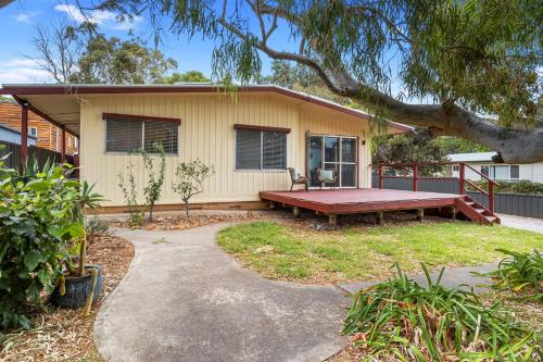 Grundy Getaway - 8 Grundy Street in Wirrina Cove