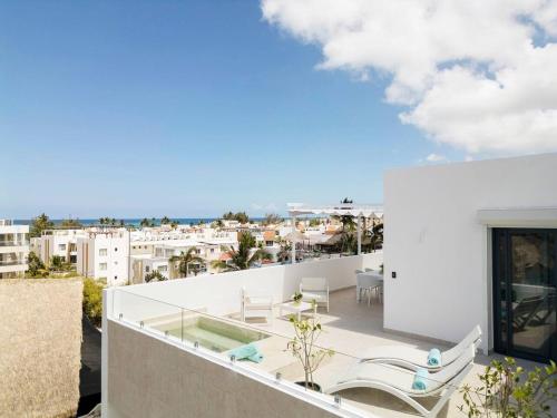 Luxury penthouse with panoramic ocean view