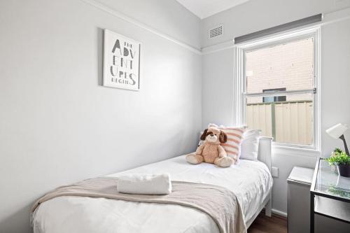 Rustic Single Room - Centrally Located at Narwee - Shared Bathroom