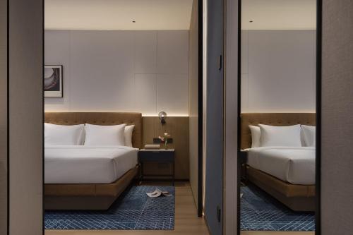 Selected King Room with City View image 10
