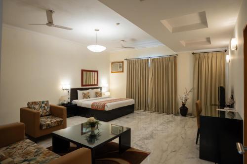 Luxury Double Room room in Ahuja Residency Cyber City I