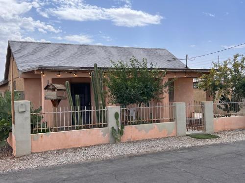 Secluded Downtown 3 Bedroom Home
