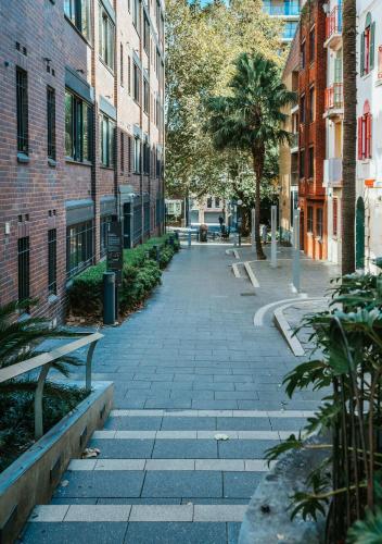 Long-Term Listing - Oversized Potts Point Studio - image 2