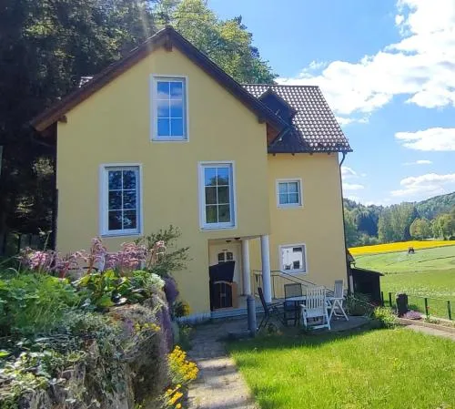 Ferienhaus am Bach mit großem Garten in Deuerling, Deutschland