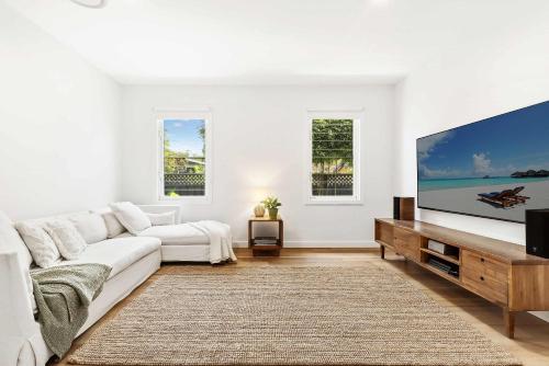Cove Beach House by Coast Hosting in Umina Beach