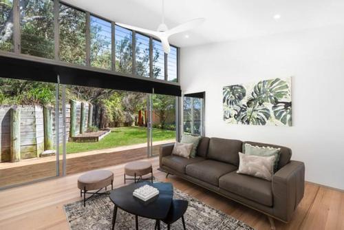 Sandcastle by Coast Hosting in Forresters Beach