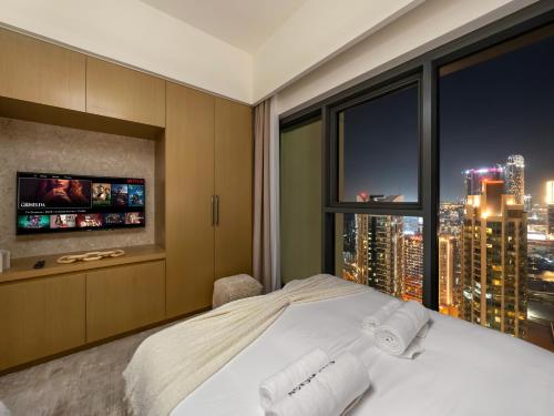 SmartStay at Burj Royale - Unique Downtown Dubai City Views - Brand New Luxury Apartments - image 14