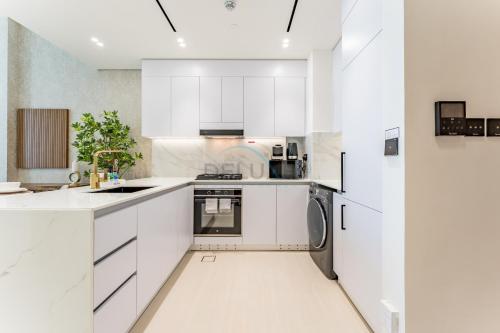 Community Views 1BR Next to Mall and Park, Binghatti Amber, Jumeirah Village Circle by Deluxe Holiday Homes, Dubaj (zdjęcie 3)
