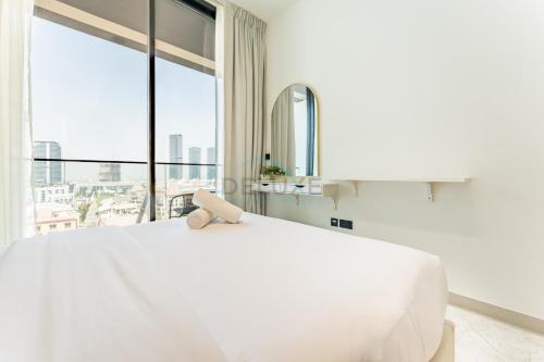 Community Views 1BR Next to Mall and Park, Binghatti Amber, Jumeirah Village Circle by Deluxe Holiday Homes, Dubaj (zdjęcie 5)