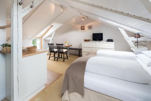 Studio Apartment image 9