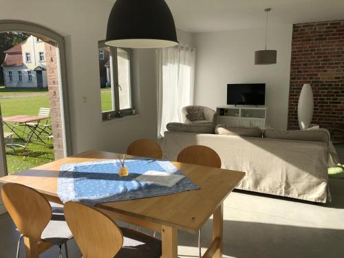 Ferienwohnung Alte Schmiede mit Gutspark in Rambin