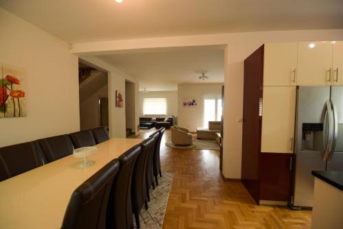 Cocina, Villa Sarajevo 6 in Sarajevo Suburbs