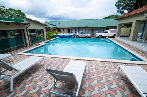 Double Room with Balcony image 5