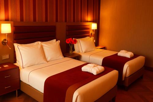 3 twin beds
