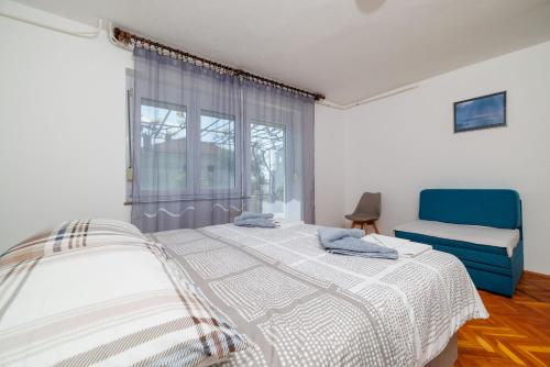 One-Bedroom Apartment image 10