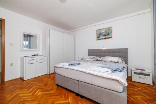 Apartment Melita - image 12