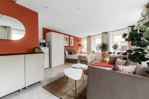 Regents Street's Superb Studios! - image 10