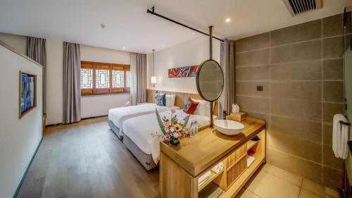 Grand House Chongqing Dazu Rock Carvings