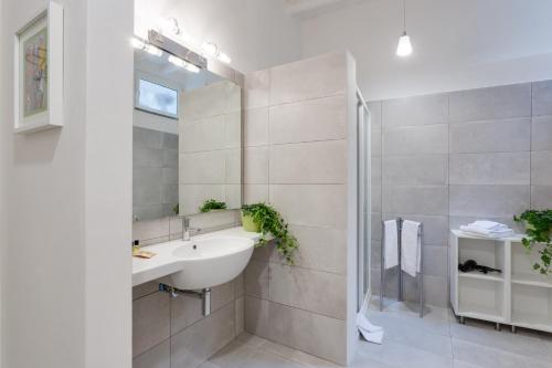 One-Bedroom Apartment int. 7 image 5