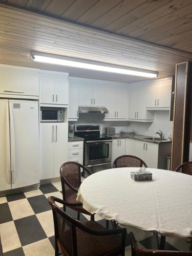 Hôtel Auberge St-Félicien (Hotel Auberge St-Felicien) in เซนต์ เฟลิเชี่ยน