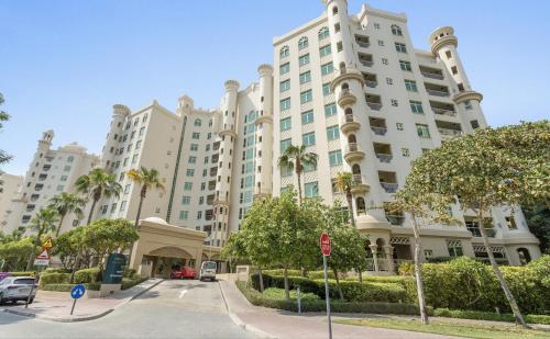 Luxury 3 Bed Apartment at Palm Jumeirah, Dubai