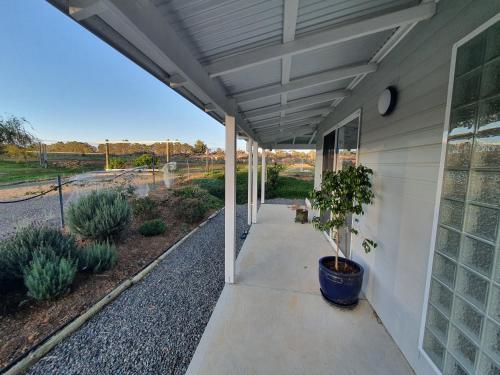 A szálláshely kívülről, Eddies Beach Farm - King Bed - Room in Mount Barker (Nyugat-Ausztrália)