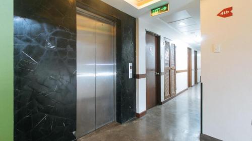 RedDoorz @ Express Inn Lapu Lapu – City of Lapu-Lapu, IL