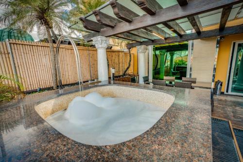 Fields Plaza Condo near Puning Hot Spring